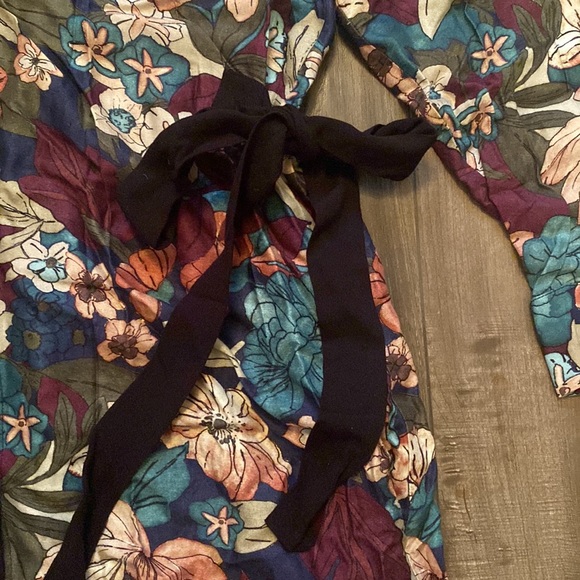 Zara flowered shirt dress with ribbon side ties, kimono style. - Picture 3 of 5